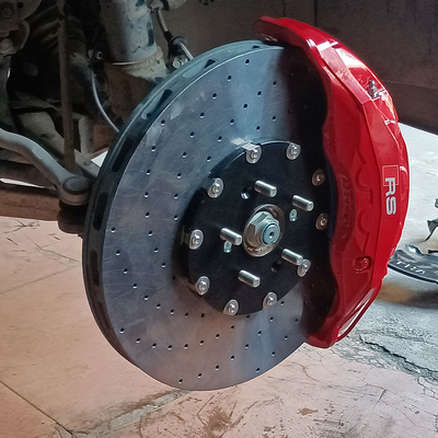 Honda UR-V-এর জন্য গাড়ির পরিবর্তন 10 পিস্টন ব্রেক ক্যালিপার কার্বন সিরামিক ডিস্ক